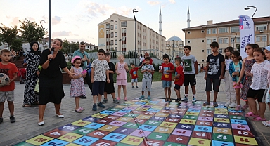 Küçükçekmece’de ‘Sanat’ Parka Taşındı, Yaz Akşamları Renklendi