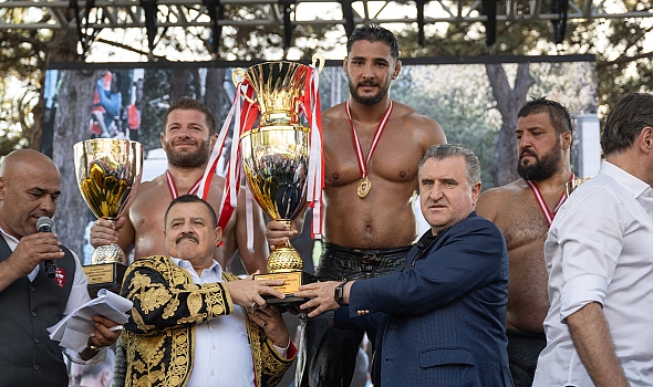 Kocasinan Yağlı Güreşleri'nde zafer Mustafa Taş'ın