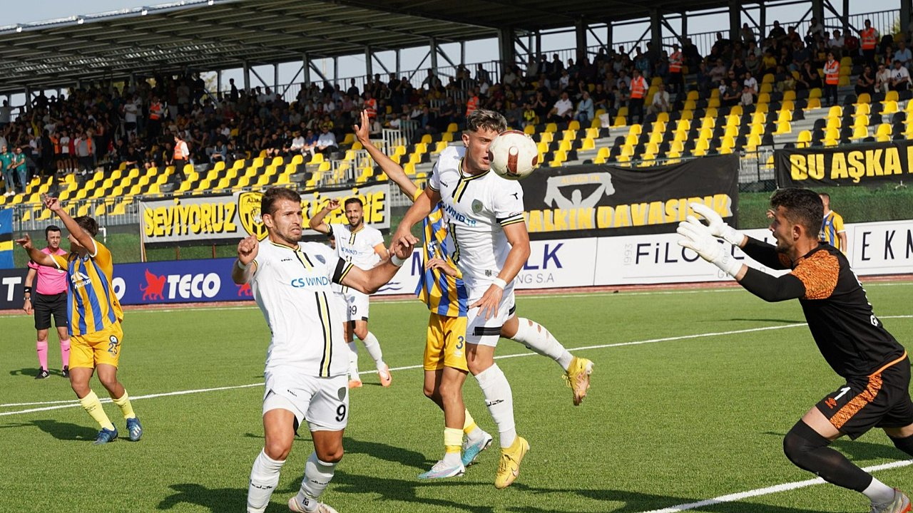 Küçükçekmece Sinopspor 90+ 5'de yıkıldı.