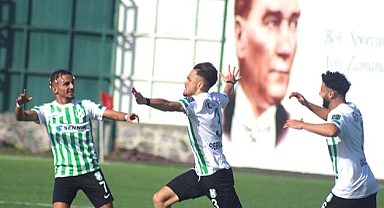 Küçükçekmecespor gol oldu yağdı.