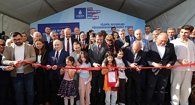 1042 yüksek kapasiteli kız-erkek öğrenci yurdunu Küçükçekmece’de açıldı.