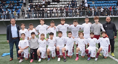 İstanbul Trabzonspor U14'leri kazanmasını bildi