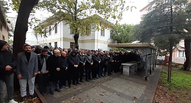 Küçükçekmece'de siyasileri buluşturan hüzünlü cenaze töreni.