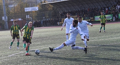 Üsküdar Anadoluspor liderliğe yükseldi