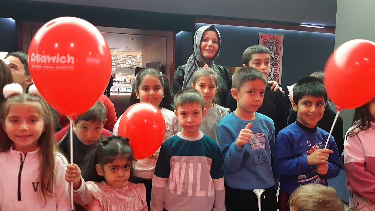 BBP , Daha önce sinemaya gitmeye Çocukları Sinemaya Götürdü.