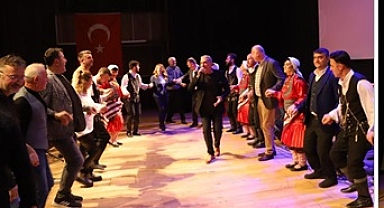 Kartallılar Karadeniz Türküleri ve Horon doydu.