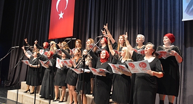 MHP Küçükçekmceli kadınlardan Türkü ziyafeti.