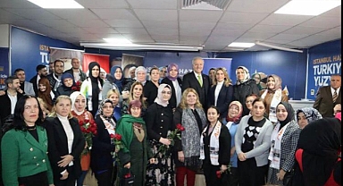 AK Parti Küçükçekmece Belediye Başkan Adayı Aziz Yeniay'a sevinç coşkusu