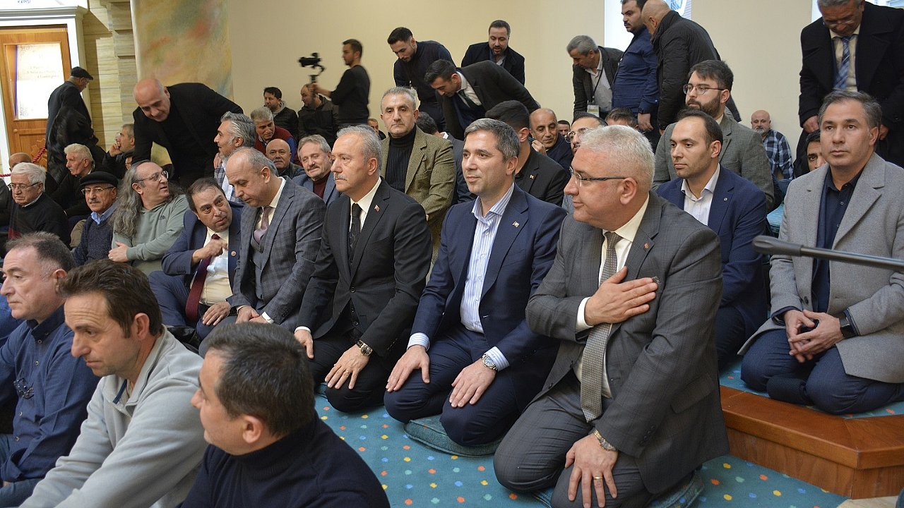 Aziz Yeniay 'Cem'e katıldı