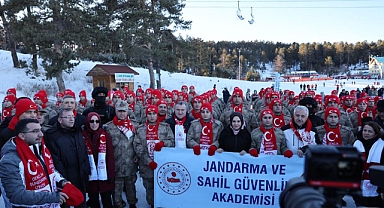 Bakan Bak Doğu Ekspresi'yle Sarıkamış'a Gelen Gençleri Karşıladı