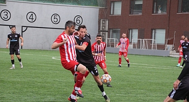 Dikilitaşspor liderlik fırsatını kaçırdı