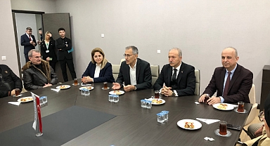  AK Parti'nin Küçükçekmece Belediye Başkan adayı Aziz Yeniay,Biruni Üniversitesi Hastanesi'ni ziyaret etti. 