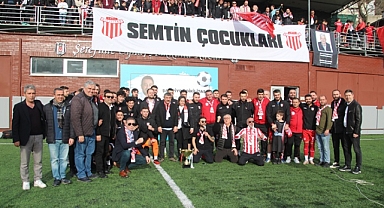 Dikilitaşspor şampiyonluk kupasını aldı