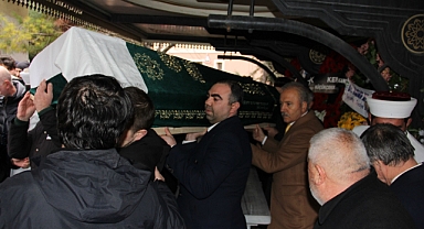 Sefaköy'ün Değerli İmamı Nazım Hoca İçin Binlerce Kişi Son Yolculuğunda Yanındaydı