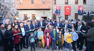 2024 yılında 100 yapay zeka temelli akıllı kütüphaneyi de ülkemize kazandırmayı hedefliyoruz.