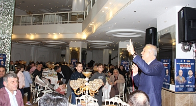 AK Parti Küçükçekmece Belediye Başkan Adayı Aziz Yeniay, Makedonya Dernek İftarına Katıldı