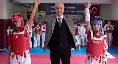 Küçükçekmece'de Spor Buluşması: Sporcular ve Antrenörler Bir Araya Geldi