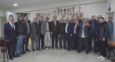 Yeniay,Gültepe Özgençlik sporlularla çay sohbetinde bir araya geldi.