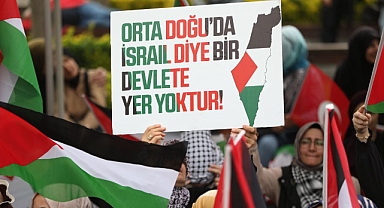 İHH,işgalci İsrail'in Gazze'deki soykırımına tepki göstermek amacıyla oturma eylemi başlatı.