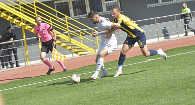 Küçükçekmece Sinopspor kendi seyircisi önünde sezonun son maçında berabere kaldı.