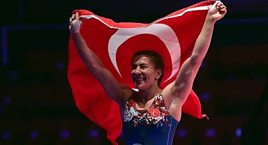 Milli güreşçi Yasemin Adar Yiğit, Paris 2024'e kota kazandı.