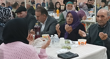 Okçuoğlu köylüleri İftarda bir araya geldi.
