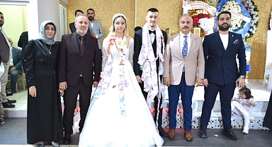 Spor Camiası ve Siyasetçileri Buluşturan Düğün