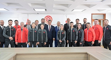 Av. Dr. Aslan Abid Uğuz başkanlığında Kuzey Kıbrıs Türk Cumhuriyeti protokolüne ziyaret gerçekleştirdiler.