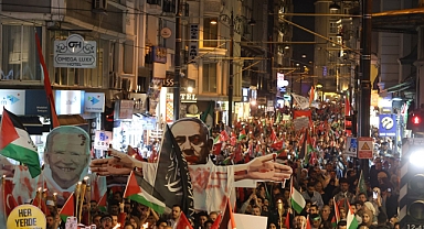 Fatih'te On Binlerin Katılımıyla Büyük Gazze Yürüyüşü: Filistin'e Destek, Kalıcı Ateşkes Çağrısı