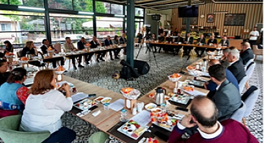 Gökhan Yüksel, Kartallı muhtarlar ile bir araya geldi.