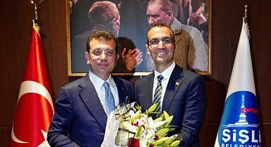 İBB Başkanı Ekrem İmamoğlu, Şişli’nin çiçeği burnunda Belediye Başkanı Emrah Şahan’a tebrik ziyaretinde bulundu.