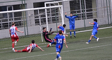 İstanbul Balkanspor Liderliğe ortak oldu.