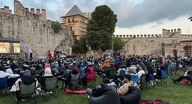 Vatandaşlar, Tarihî Yedikule Hisarı'ndaki