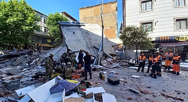 Küçükçekmece'de Bina Çöktü: 1 Ölü, 8 Yaralı