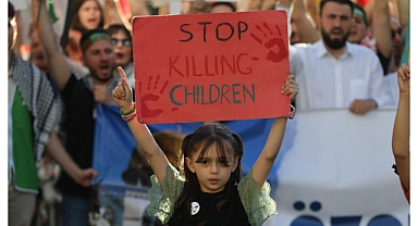 On Binlerce Kişi Gazze'ye Destek İçin Yürüdü: Mavi Marmara Şehitleri Anıldı, İsrail'e Tepki Gösterildi 