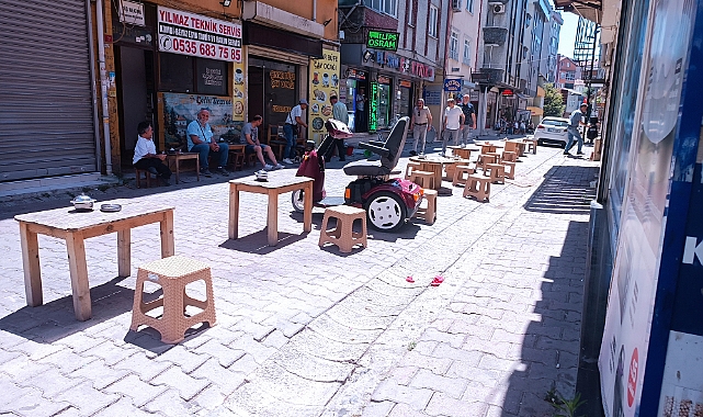 Vatandaşlar kaldırım işgaline çözüm bulunmasını istiyor