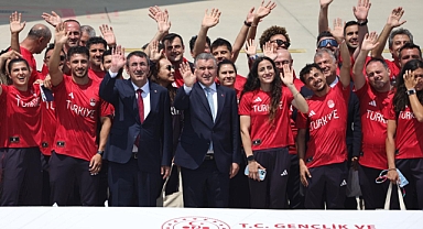 2024 Paris 2024 Olimpiyatları'nda mücadele edecek olan “Team Türkiye” kafilesi, Fransa'ya uğurlandı.