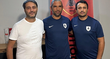 Anadolu FK'da teknik heyet imzaları attı