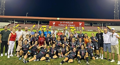 Dudulluspor kızları Türkiye Şampiyonu oldu