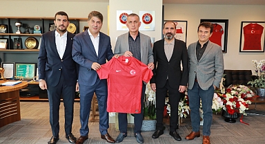 Fenerbahçe Yönetim Kurulu Üyeleri, Başkan Hacıosmanoğlu'nu Ziyaret Etti
