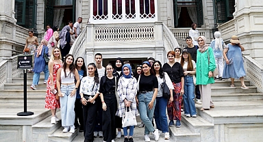 Gezilere Küçükçekmeceli gençler büyük ilgi gösteriyor.