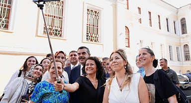 Millî Eğitim Bakanı Yusuf Tekin, öğretmenlerle bir araya geldi.