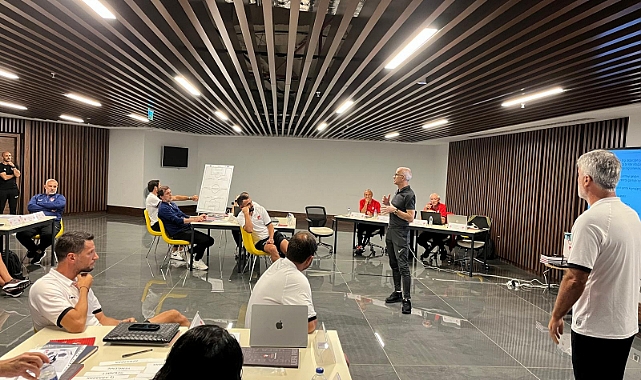 UEFA Pro Lisans Antrenör Eğitim Programı'nın İletişim Modülü Başladı