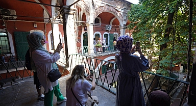 Kapalıçarşı Çatısı'nda Gizli Rota: Fotoğraf Tutkunları Sultanahmet'te Tarihî İzlerin Peşinde
