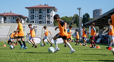 Küçükçekmece'de Real Madrid Futbol Okulu Açıldı
