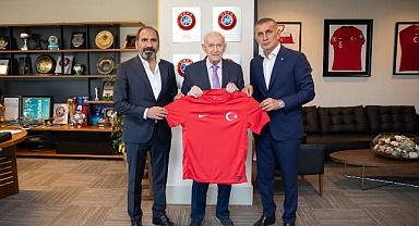 TFF Onursal Başkanı Şenes Erzik'ten TFF Başkanı Hacıosmanoğlu'na Ziyaret
