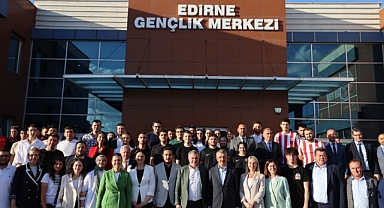 Bak, ülke genelinde yatırımların hız kesmeden devam edeceğini söyledi.