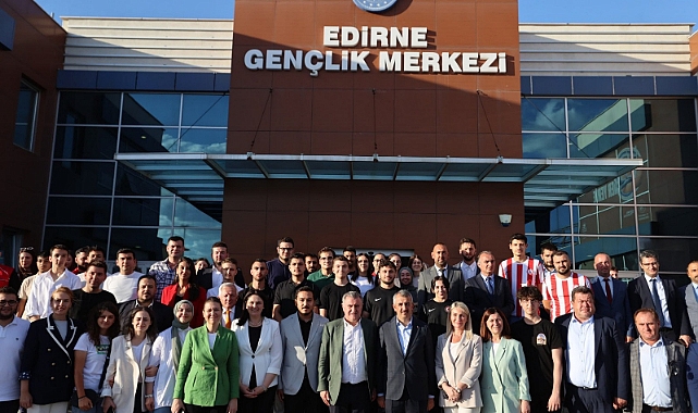 Bak, ülke genelinde yatırımların hız kesmeden devam edeceğini söyledi.