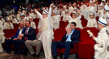 Başkan Çaykara çocuklar ve aileleriyle birlikte eğlenceli vakit geçirdi.