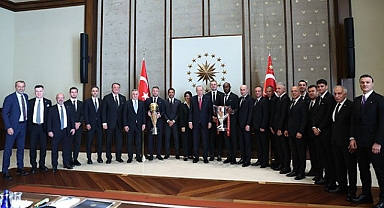 Cumhurbaşkanı Recep Tayyip Erdoğan Beşiktaş Kulübü heyttini kabul etti
